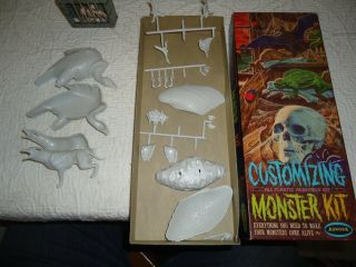 Customizing Monster Model Kit Aurora 1963 Vulture Mad Dog,  Kit 464 - 98
