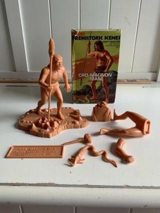 1971 Aurora Prehistoric Scenes Cro - Magnon Man Plastic Model Kit