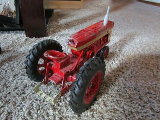 JI Case IH Farmall McCormick Farm Toy Tractor Model 560 2