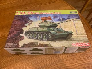 1/35 Dragon 6266 T - 34/85 With Bedspring Armor Premium Edition