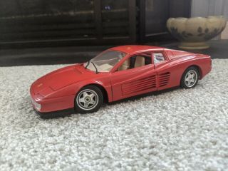 Burago 1/18 Scale Model Ferrari Testarossa 1984 Made In Italy Red