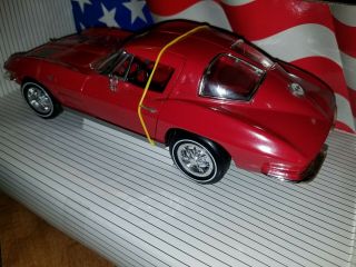 American Muscle 1/18 Scale 1963 Chevrolet Corvette Sting Ray Red Ertl 7359