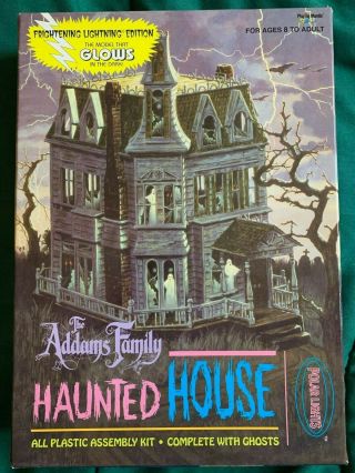 Frightening Lightning - Addams Family Haunted House Polar Lights Model Kit Glow