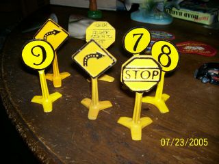 (7) Vintage Cast Metal Road Signs For Layout 4 " Tall O Gauge Or G Scale