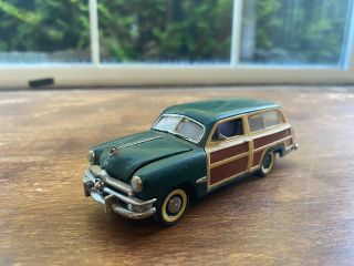 1987 Franklin Precision Models Ford Woody Station Wagon 1:43 Scale (green)