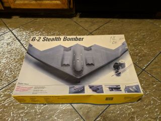 Testors B - 2 Stealth Bomber Vintage Model Kit 1/72 571 Northrop