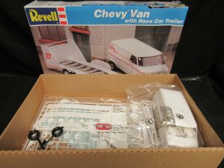 Revell 1:24 Scale Chevy Van With Race Car Trailer Model Kit L019