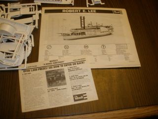 Revell Robert E Lee Mississippi Paddle Wheeler Boat Model Kit 1980 15 