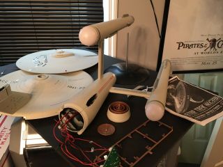 Polar Lights Star Trek Uss Enterprise Ncc - 1701 1/350 With Lighting Kit $save