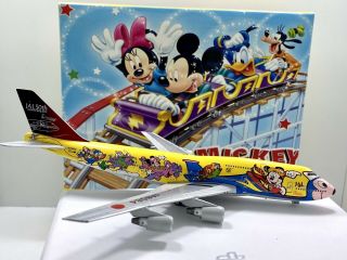 Disney Mickey Mouse Boeing 747 - 400 Ja8084 1:400 Scale Diecast Model Jal 50th Anv
