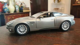1/18 Scale Diecast Aston Martin Vanquish 1:18 / 007 / No Box