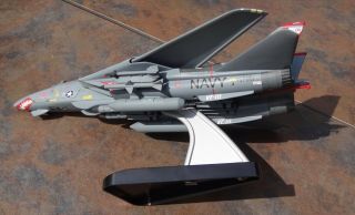 plastic plane model Diecast 1/48 scale F - 14 Tomcat. 3