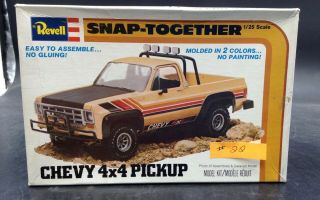 Revell 6200 22 Chevy Pockup Truck 4x4 Snap Kit 1/25 Model Car Mountain