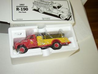 First Gear 1957 R - 190 International Shell Oil Co.  Fire Truck Lnib 19 - 1159 Ln
