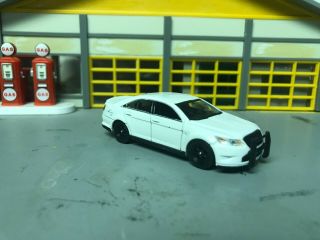 1/64 2014 Ford Taurus " Unmarked " Police Interceptor/white/blk Int/blk Alloy Whls