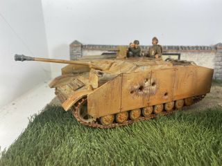 Ww2 German Stug Iv Tank Destroyer Sp Gun”built Painted 1/35 2 Figures Weathered
