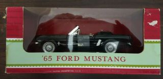 Vintage Scale Model 1965 Ford Mustang Convertible 1:24 Scale Die Cast Zinc