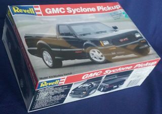 Revell 1/25 Gmc Syclone Pickup - 1992 Issue - Cat.  7435 - Factory