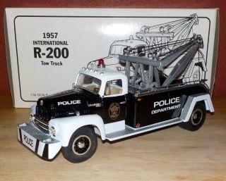 First Gear 1/34 1957 International R - 200 Police Traffic Unit Towtruck No.  19 - 1264