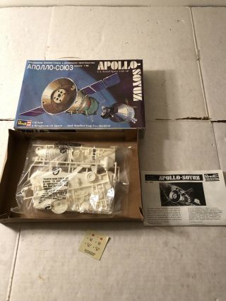Revell Apollo - Soyuz U.  S.  Soviet Space Link - Up 1:96 Scale Model Kit Open Box