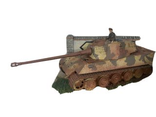 Professionally Built 1/35 German King Tiger 1figure Loose Weathered Painted