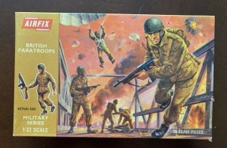 Airfix Military Series British Paratroopers 1/32.  28 Of 29 Figs