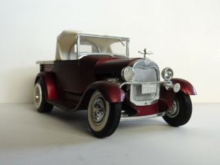 1932 - 34 Ford Pickup 1/25 Scale Plastic (red)
