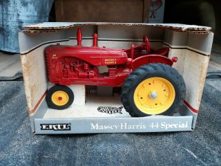 Ertl Massey Harris 44 Special Farm Tractor Die Cast 1:16th Scale Highly Detailed