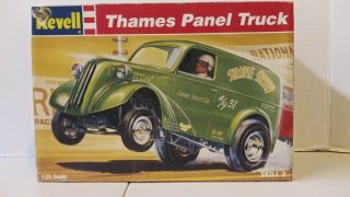Vintage Revell 1/25 Scale Thames Panel Truck Plastic Model Kit