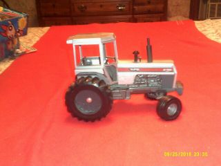 Scale Model White Farm Equipment Model 2 - 135 Series 3 Toy Tractor 1/16