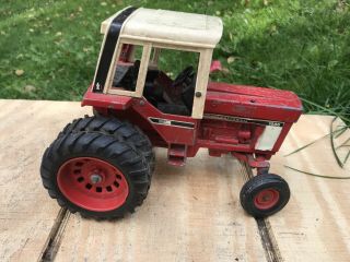 Vintage 1976 Ertl Red International Harvester Tractor 1586 Dually 1:16 Scale