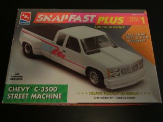 379 - 1/25 - Chevy C3500 Street Machine - Amt 8943 - Snap Fast Plus