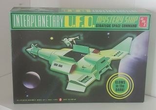 Amt Interplanetary U.  F.  O.  Glow In The Dark Mystery Ship Model Kit Space Command