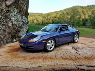 1/18 Bburago 1997 Porsche 911 Carrera (996) Dealer Edition Rare