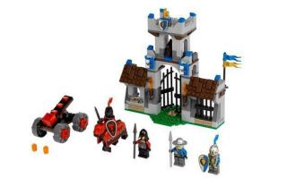 Lego Castle The Gatehouse Raid (70402) - Complete W/ Instructions.  No Box.