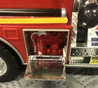 Hasbro Tonka Toys Fire Rescue Firefighter Truck Engine 168 Lights Ladder 2004 3