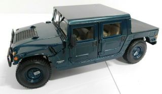 Hummer 6.  5 L.  Scale 1:18.  Maisto.  Metal And Plastic Die Cast Green