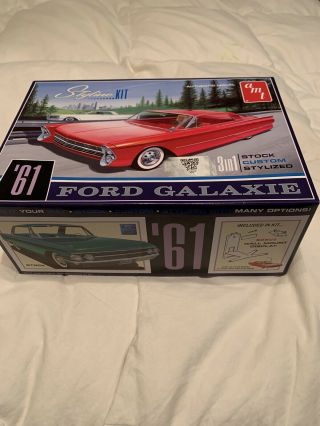 Amt 1961 Ford Galaxie 3 In 1 Retro Deluxe 1:25 Scale Model Kit 652/12