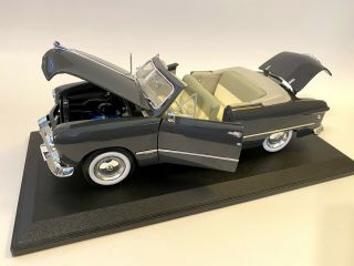 1949 Ford Convertible Gray 1:18 Diecast Model Car By Maisto