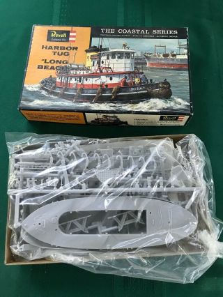 Revell The Coastal Series Harbor Tug “Long Beach” 2