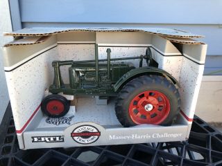 Ertl Massey - Harris Challenger Vintage Tractors 1103 Box