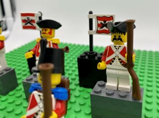 Lego Pirate Vintage Imperial Guard Minifigures Red Coat Officer 2x2 Cannon Flags 2