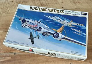 Hasegawa 1/72 Scale Boeing B17g Flying Fortress Plane Model Kit Open Box.