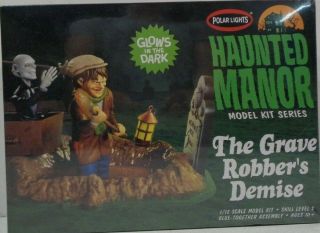 Polar Lights 1/12 Haunted Manor/the Grave Robber 