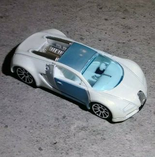 2002 Bugatti Veyron Pearl White Hot Wheels 2007 Mystery Cars Series Loose