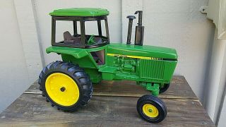 1/16 Scale Ertl John Deere 50 Series? Tractor With Cab And Fwa In