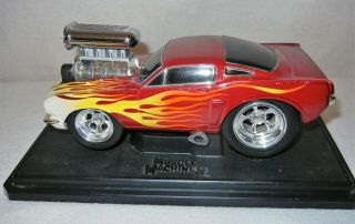 1966 Ford Mustang Fastback 1:18 Muscle Machines,  Red With Flames,  Black Stand