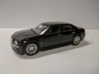 Maisto 2005 Chrysler 300c Hemi 1/18 Phantom Black Chrome Wheels