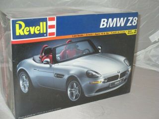 Bmw Z8 Revell 1:24 Scale Plastic Model Car Kit