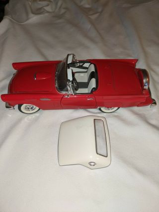 Road Signature Deluxe Edition 1:18 Scale 1957 Ford Thunderbird